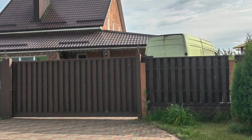 Automatic Swing Driveway Gates — WOOD — 10-36 ft Width