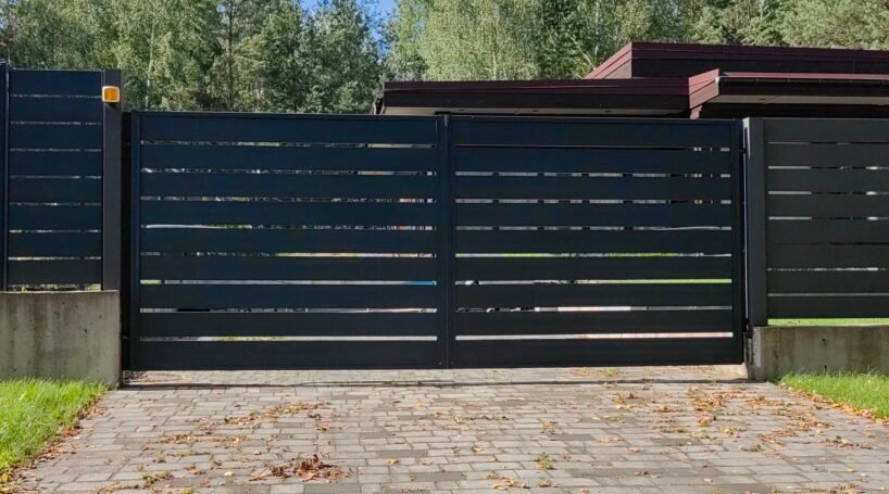 TERRA Cantilever Driveway Gate – 12–30 ft Width