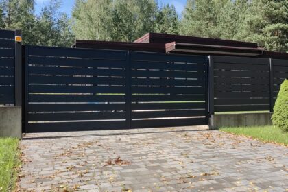 Electric Cantilever Gate and Metal Fence in TERRA Style.