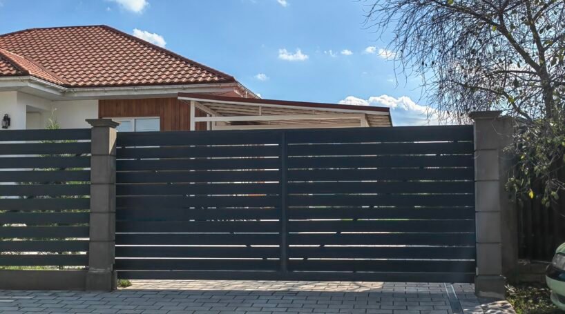 TERRA Cantilever Driveway Gate – 12–30 ft Width