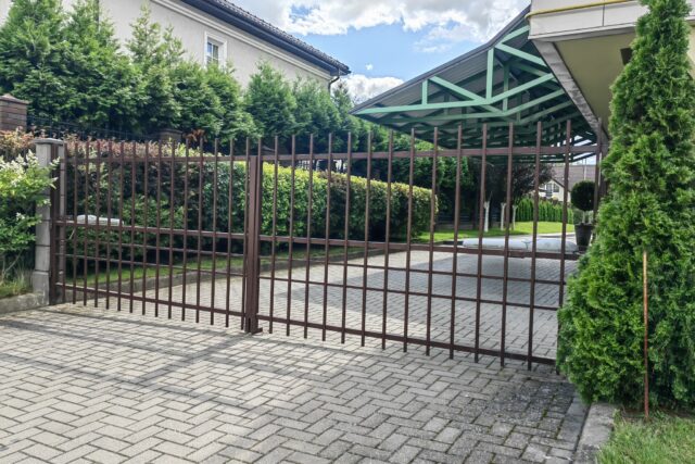 Automated Dual/Single Swing Driveway Gates — IRON style — 10-36 ft Width Automated Dual/Single Swing Driveway Gates — IRON style — 10-36 ft Width