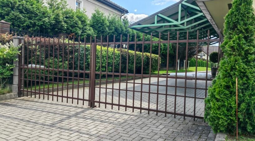 Automatic Sliding Driveway Gates – IRON – 12-30 ft Width