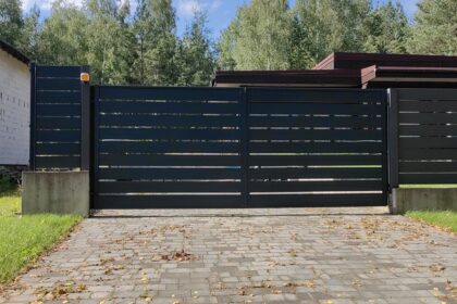 Electric Cantilever Gate and Metal Fence in TERRA Style.