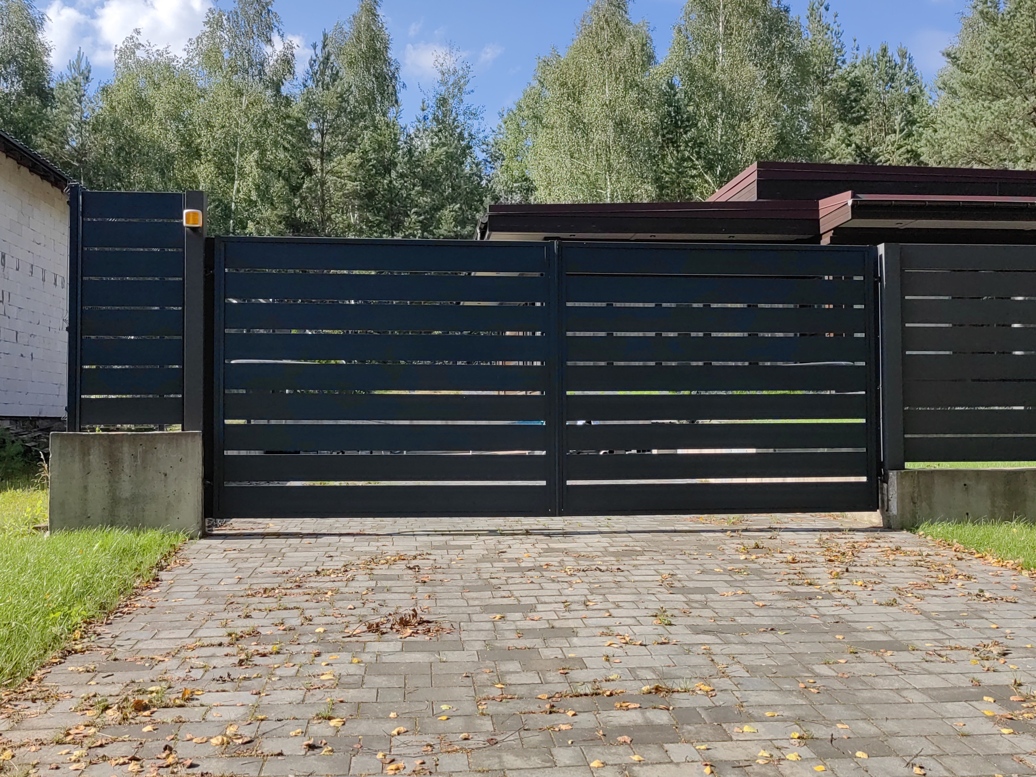 Electric Cantilever Gate and Metal Fence in TERRA Style.