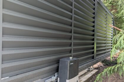 ATLAS Style Cantilever gate, Keypad, Gate Lighting. ATLAS Style Cantilever gate, Keypad, Gate Lighting.